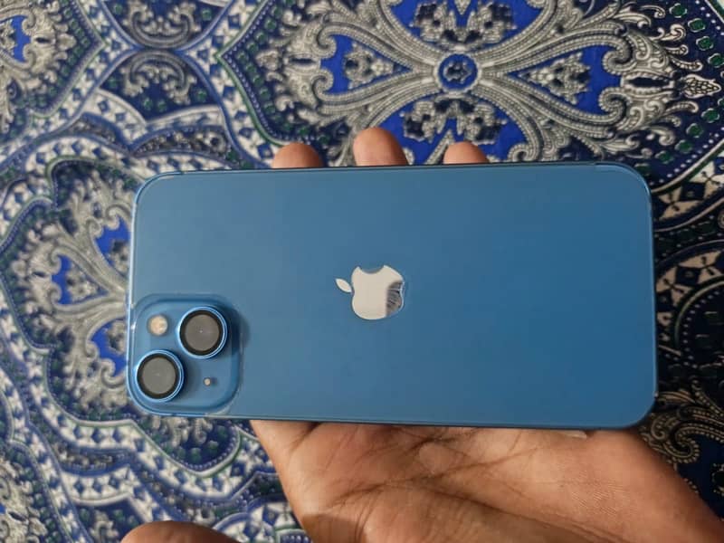 Apple iPhone 13 4