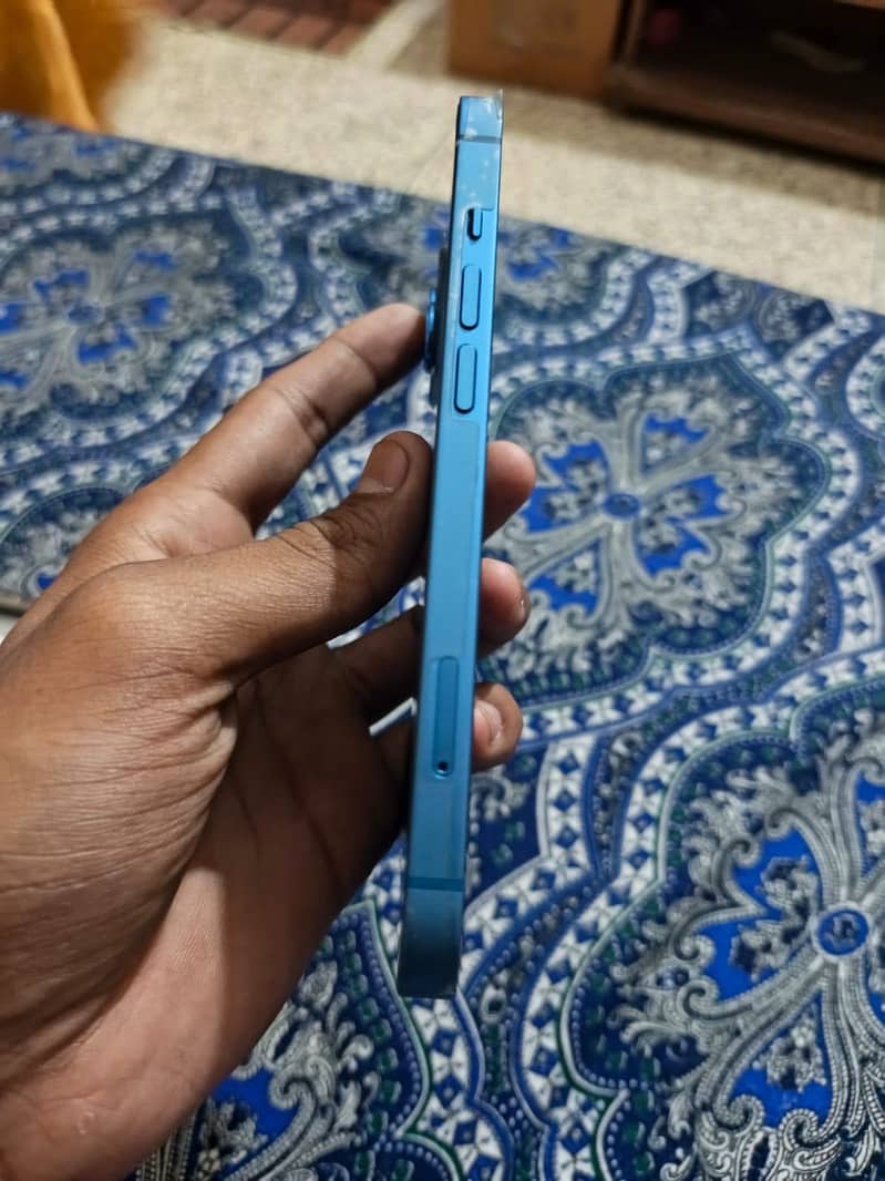 Apple iPhone 13 6
