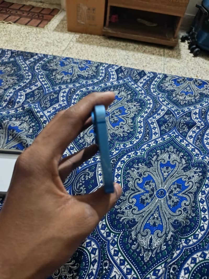 Apple iPhone 13 7