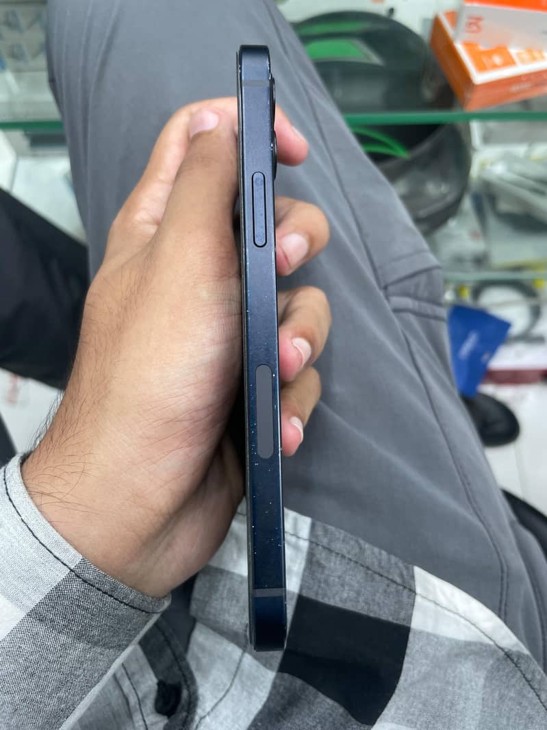Apple iPhone 12 2