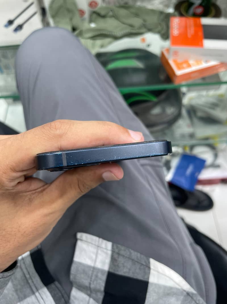 Apple iPhone 12 3