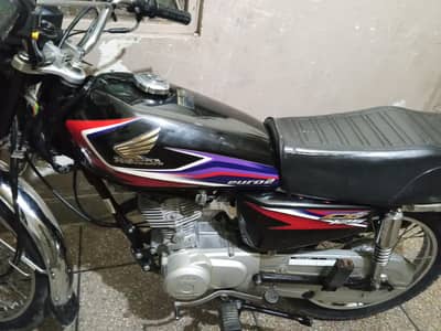 CG Honda 125 black 2016 model full new home used bike