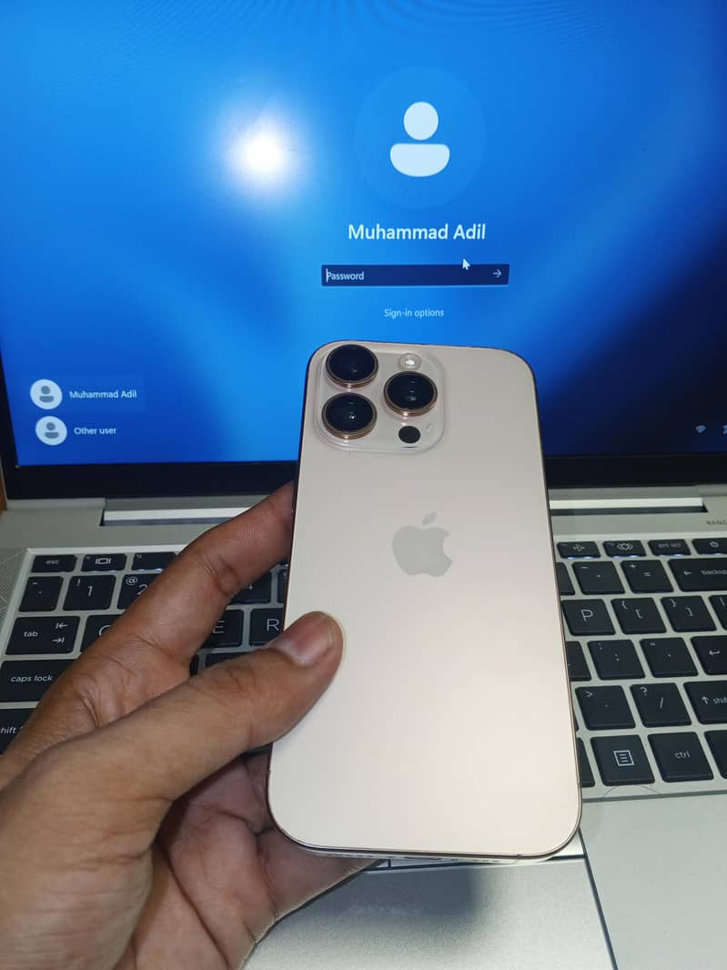 Apple iPhone 16 Pro 3