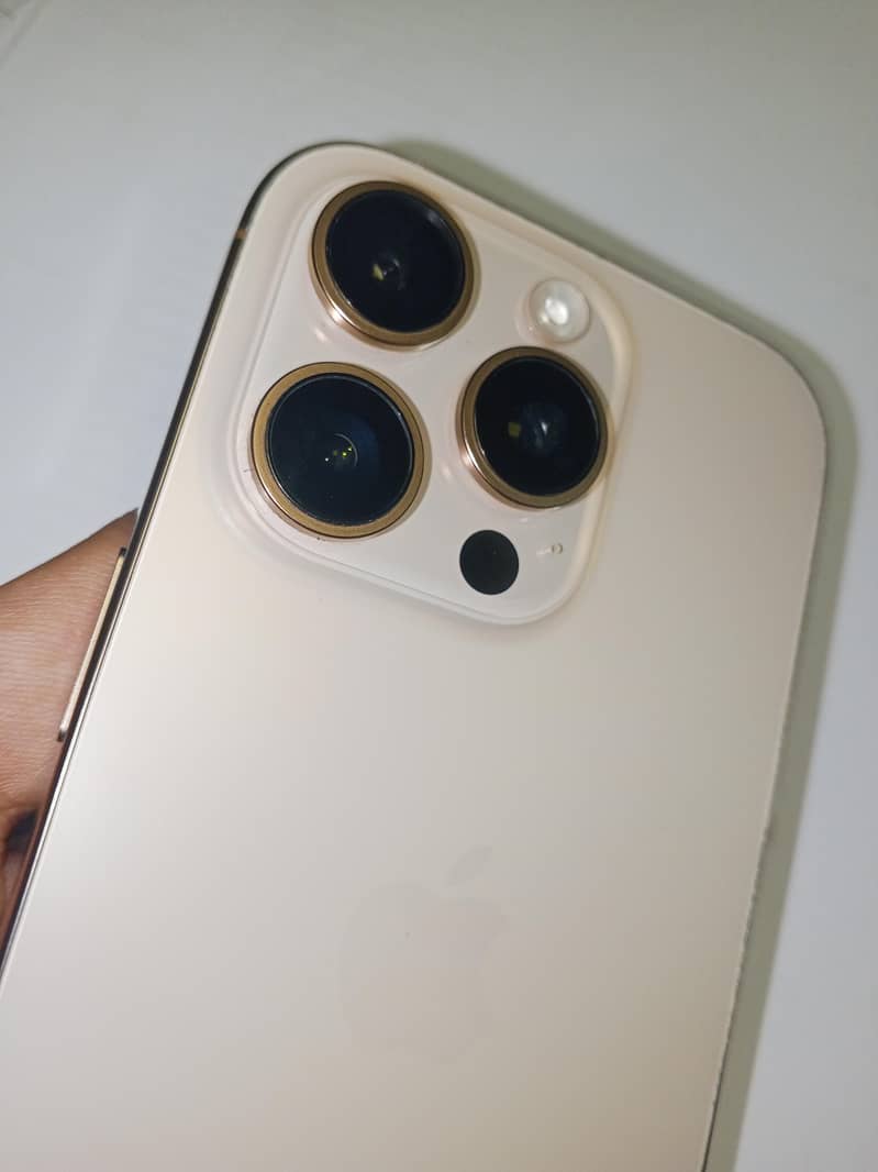 Apple iPhone 16 Pro 4