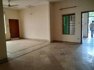 1 kanal beautiful single story house available for Rent silent office or family