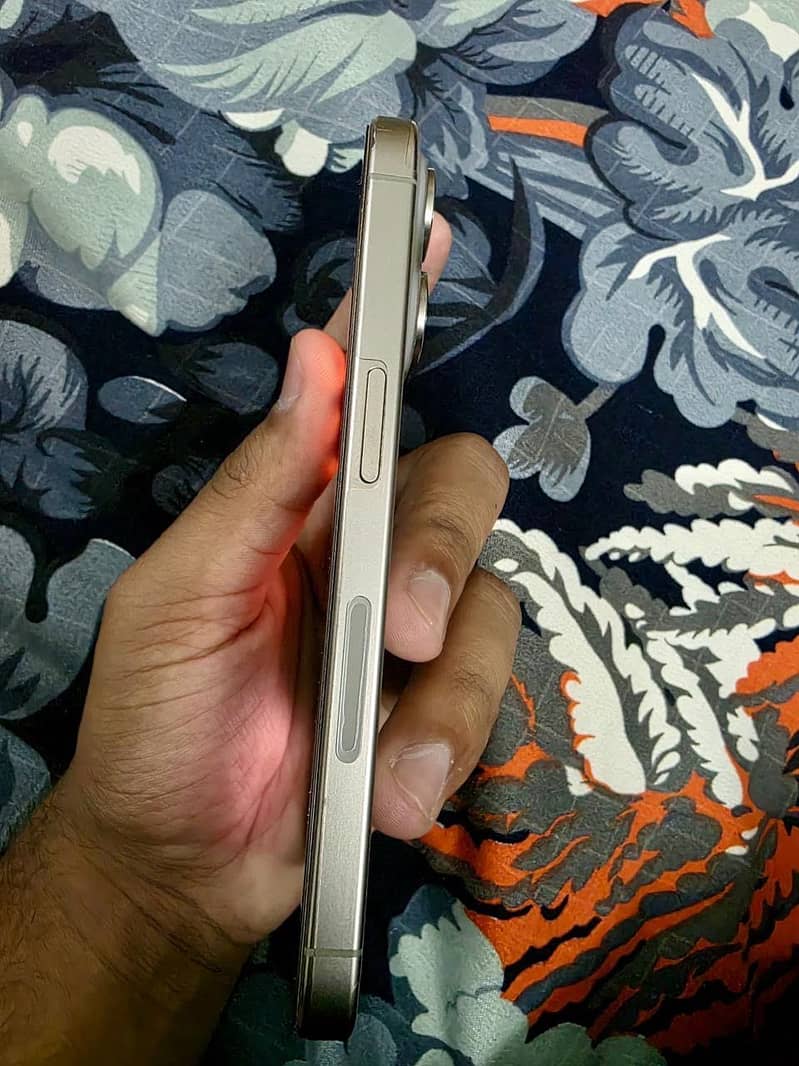 iPhone 15 pro 0