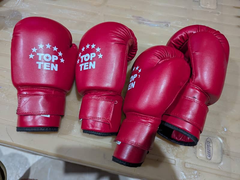 Boxing gloves  0