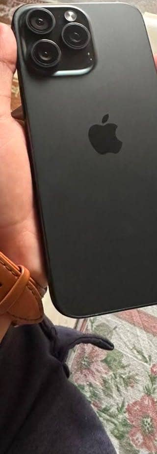 Apple iPhone 15 Pro Max 2