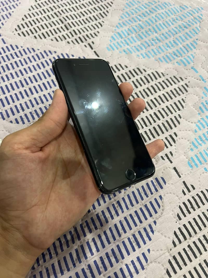 Apple iPhone 7 2
