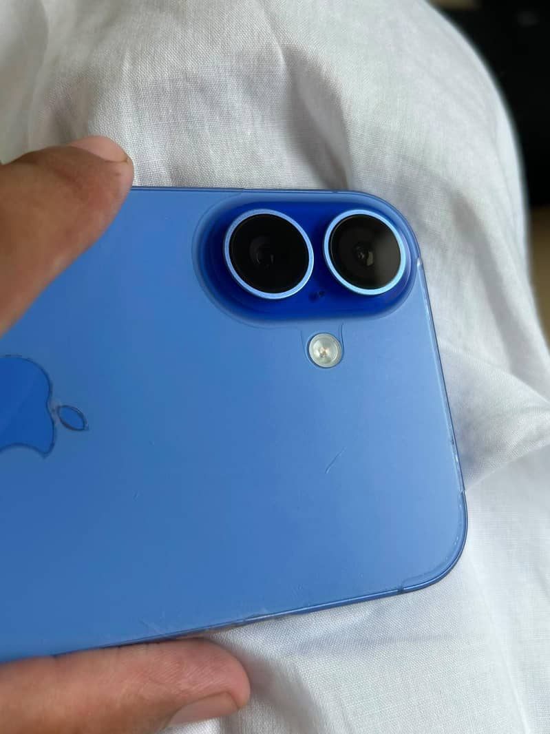 Apple iPhone 16 2