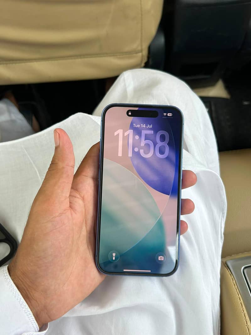 Apple iPhone 16 4