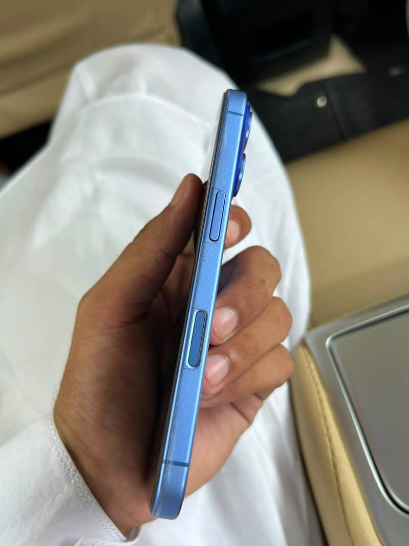 Apple iPhone 16 5