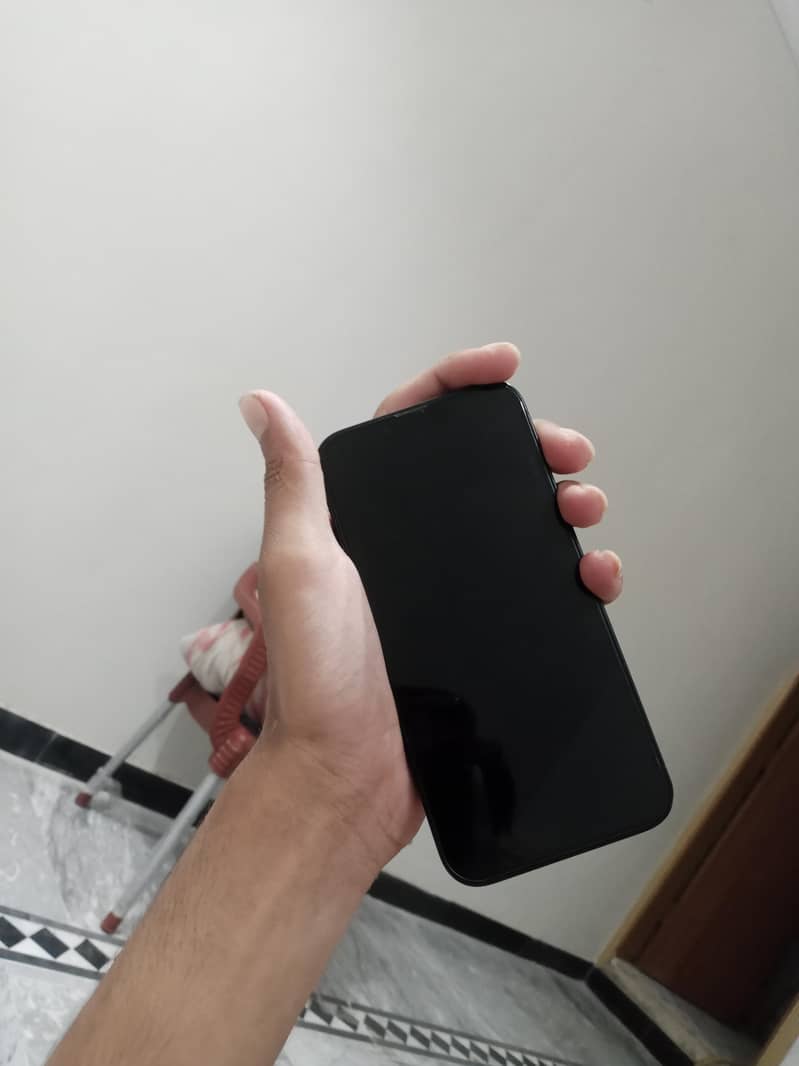 Apple iPhone 13 2