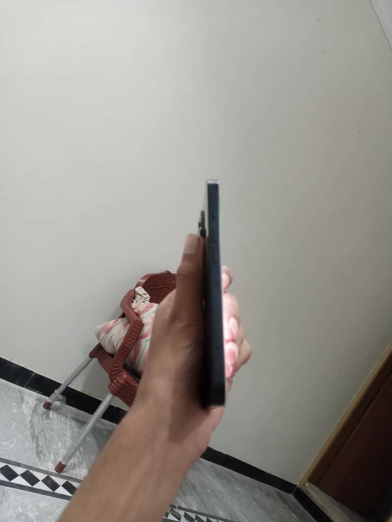 Apple iPhone 13 4