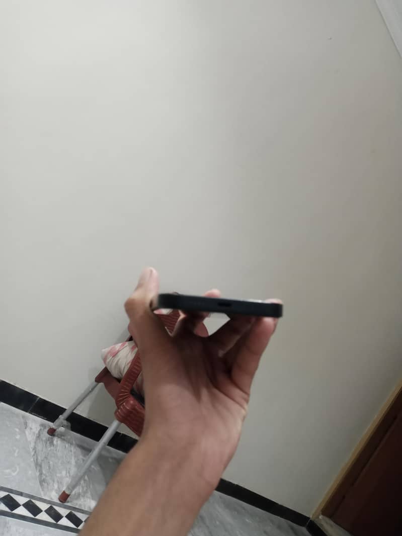 Apple iPhone 13 5