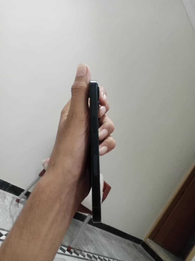 Apple iPhone 13 6