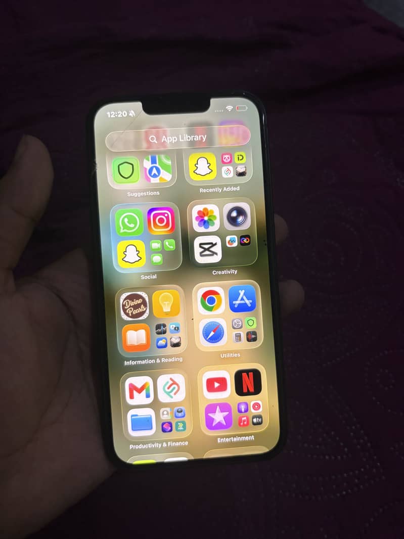 Apple iPhone 16e 5