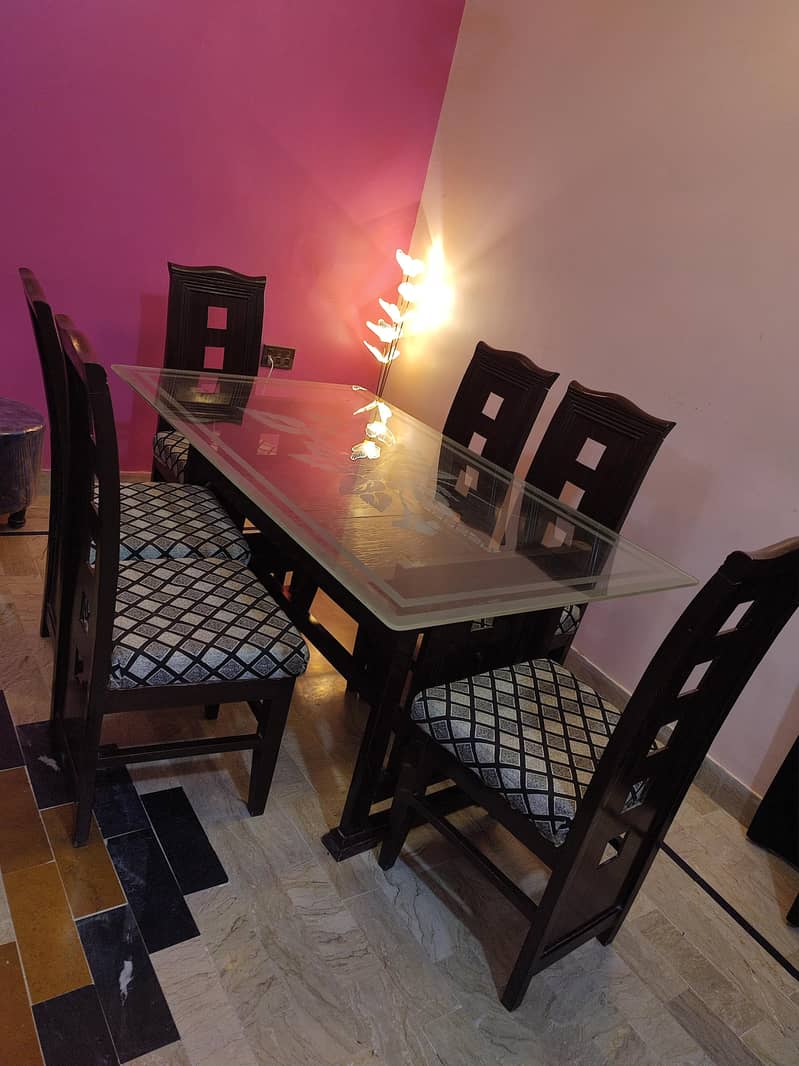 six seater dining table 0