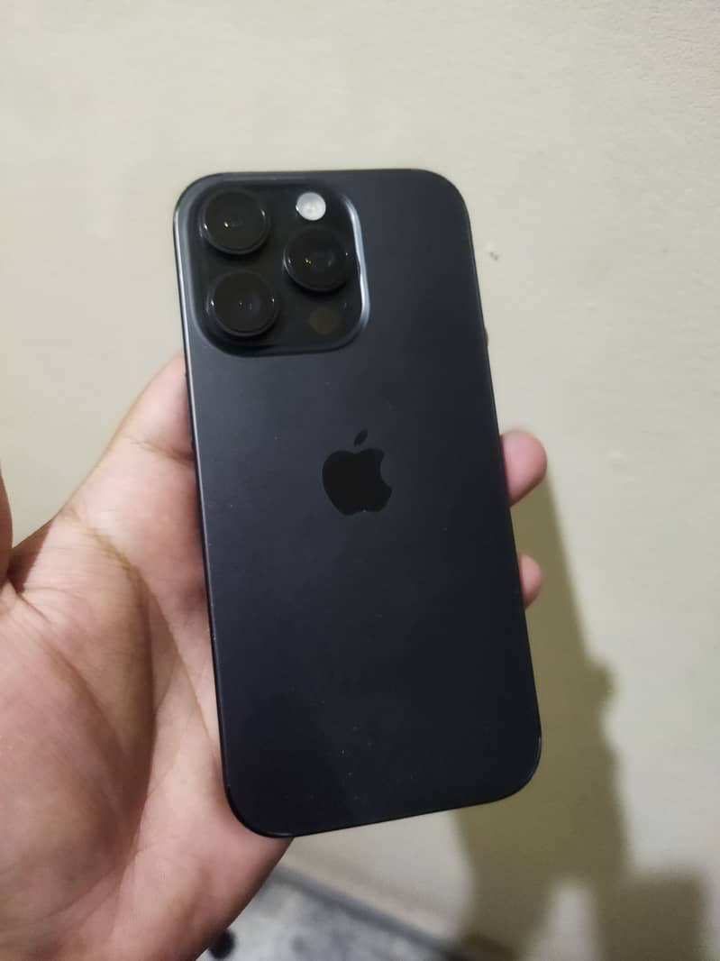 Apple iPhone 16 Pro 1