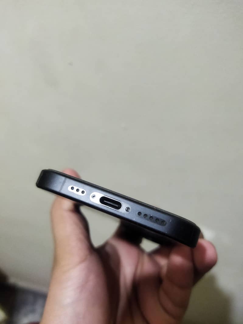 Apple iPhone 16 Pro 3
