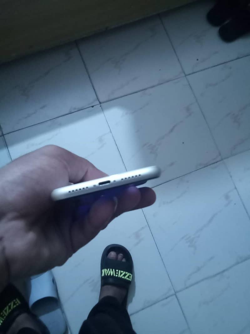 Apple iPhone 11 3