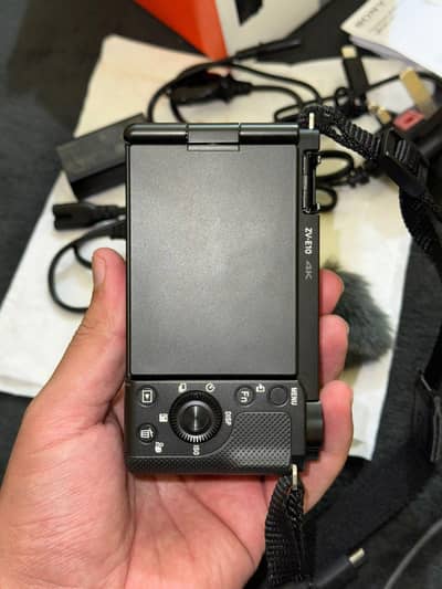 SONY ZV E10 LUSH PASH CONDITION. LIKE NEW
