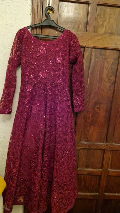 Beautiful maroon full-length maxi dress in Small (S) size.