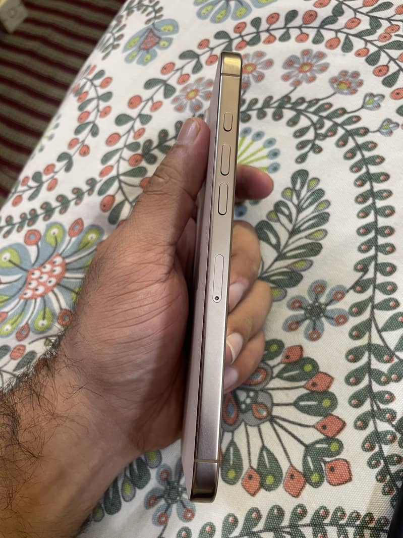 Apple iPhone 16 Pro Max 5