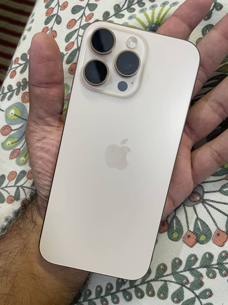 Apple iPhone 16 Pro Max 7