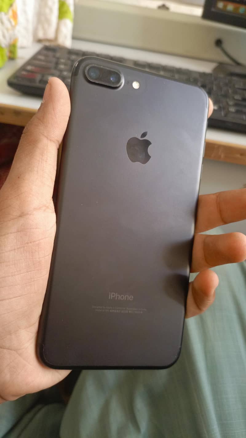 Apple iPhone 7 Plus 0