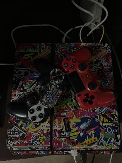 Ps4 with 2 original controllers