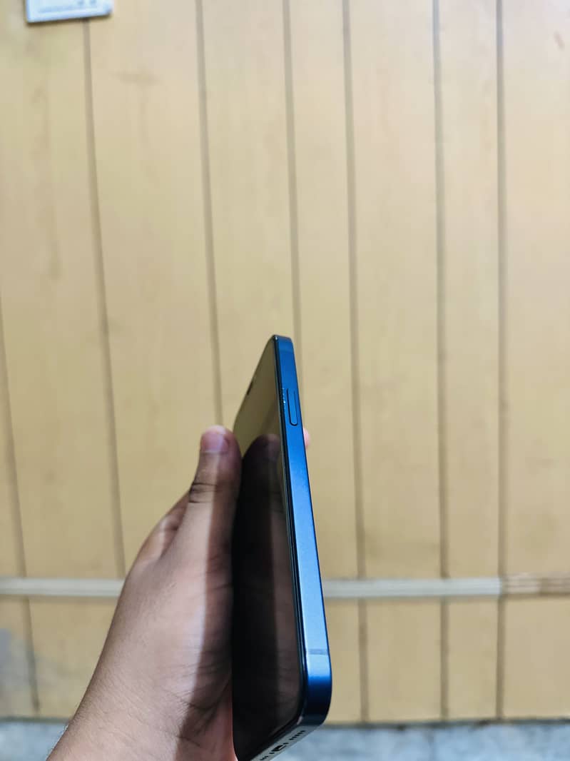 Apple iPhone 12 3