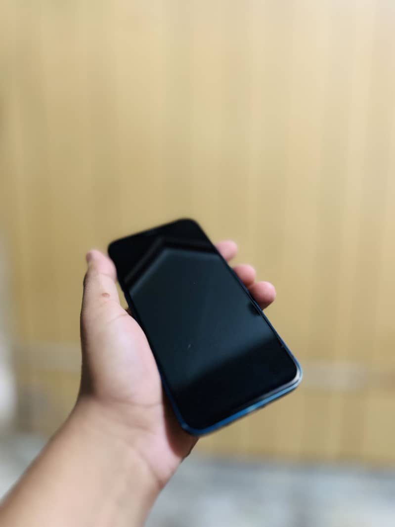 Apple iPhone 12 4