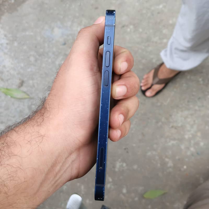Apple iPhone 12 7