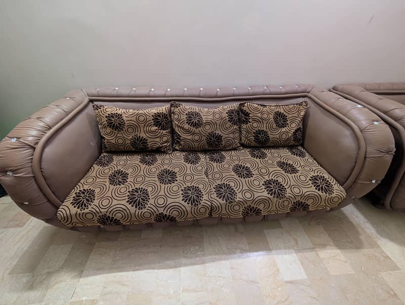 7 seater sofa. 3