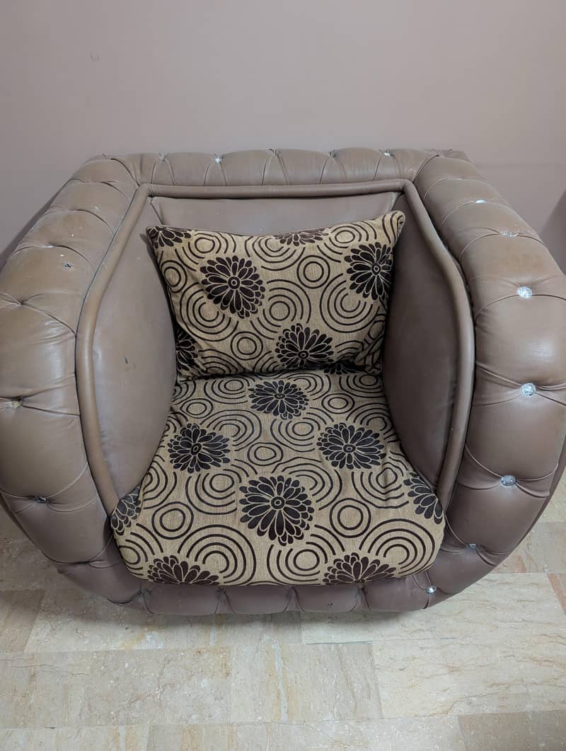 7 seater sofa. 4
