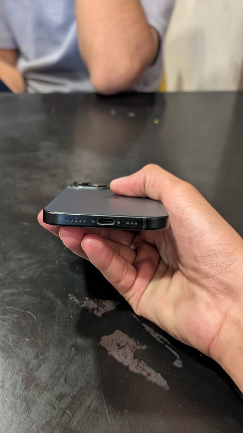 Apple iPhone 15 4