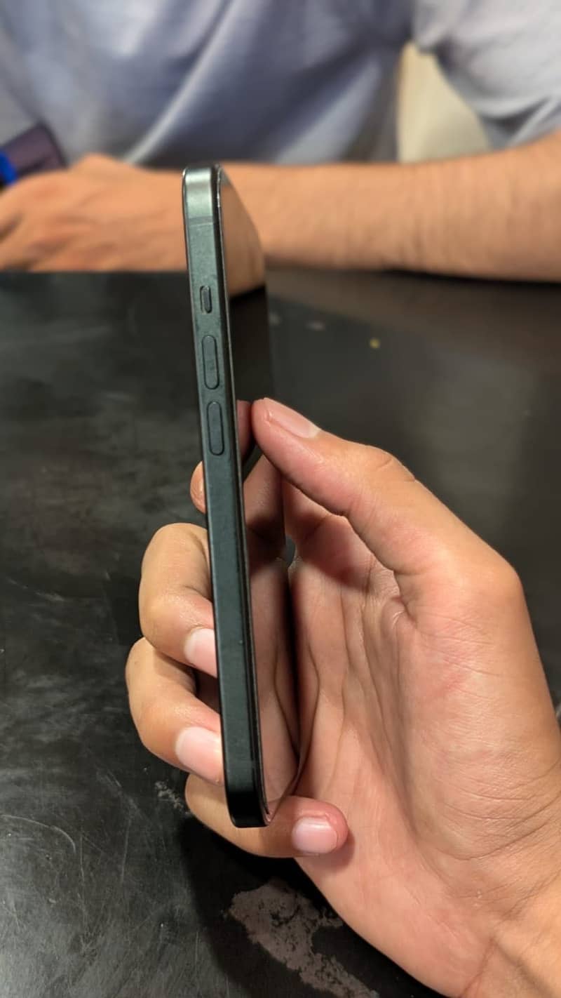 Apple iPhone 15 6