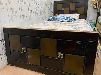 Single wooden bed