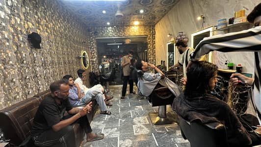 Female staff ki zarurt hai