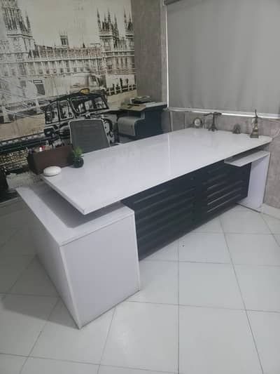 Executive Office Table for Sale – Like New