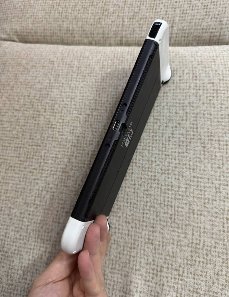 Nintendo Switch Oled with Box 3