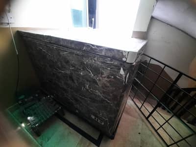 Dawlance Deep freezer 2 door 100%  Perfect working  in Condition