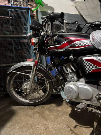 Honda CG 125 Black 2023 November ke 24 sticker