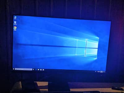 22 inch Dell bezelless monitor with a thin line