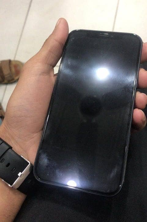 Apple iPhone 12 1