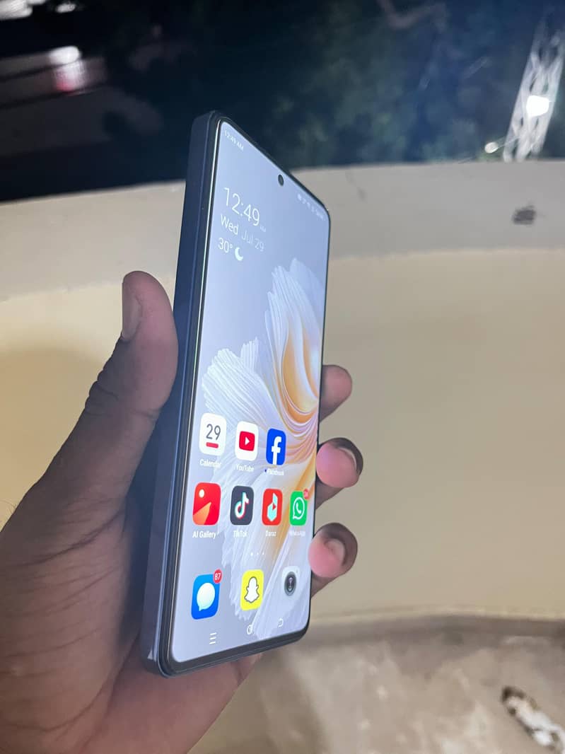 Tecno CAMON 20 Pro 4