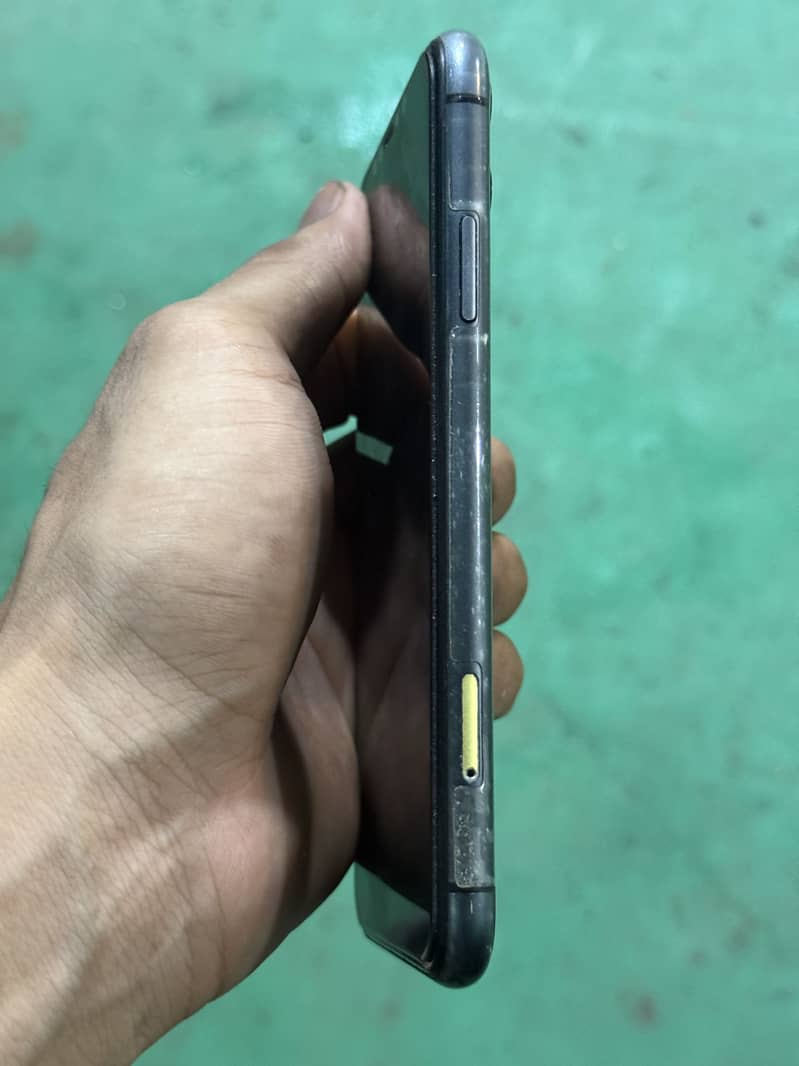 Apple iPhone 11 4