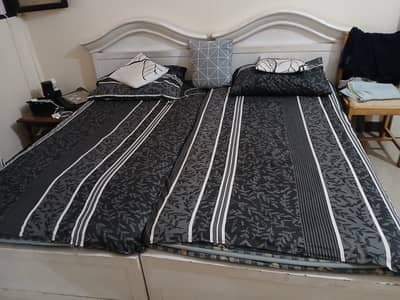 2 Single Beds with Mattress