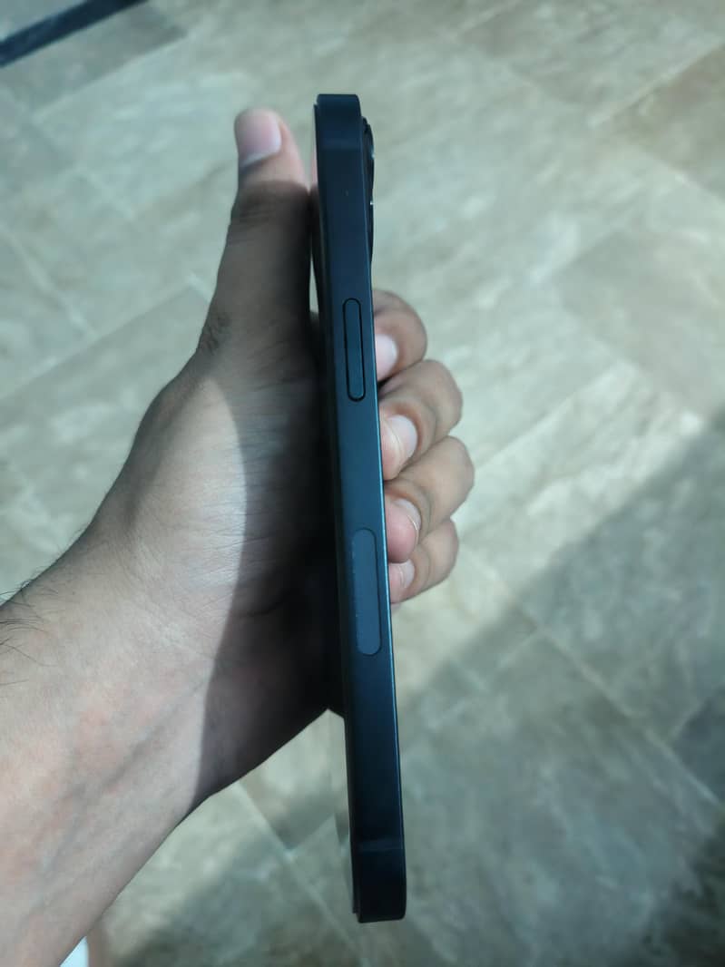 Apple iPhone 13 2